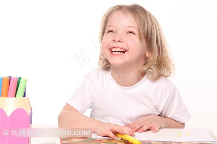 快乐的小女孩高清图片