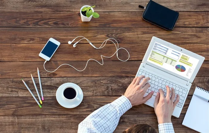 正在做数据分析的商务人士高清摄影图片