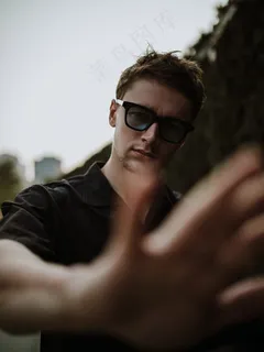 欧美帅哥外景图片 欧美帅哥外景图片