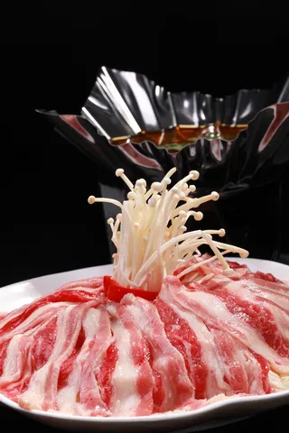 金针菇肥牛锅仔 (1)