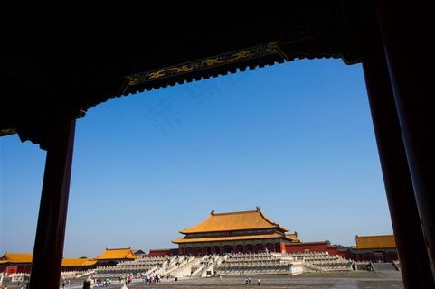 故宫太和殿蓝天白云摄影图片