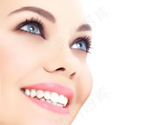 牙齿露出高清美女