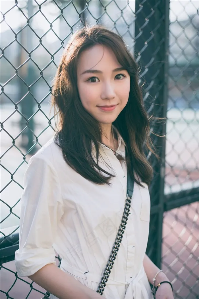 阳光可爱的少女写真图