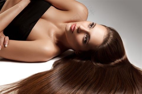 靓丽秀发的性感美女大图