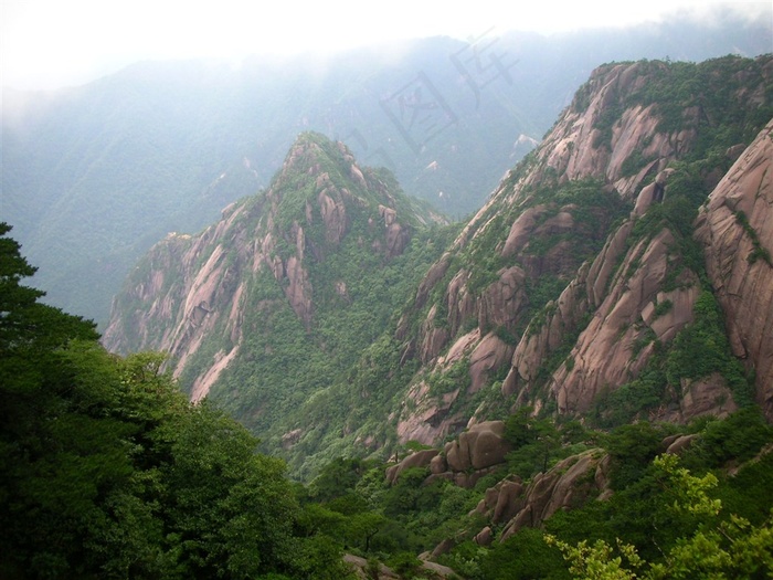 黄山奇峰重叠