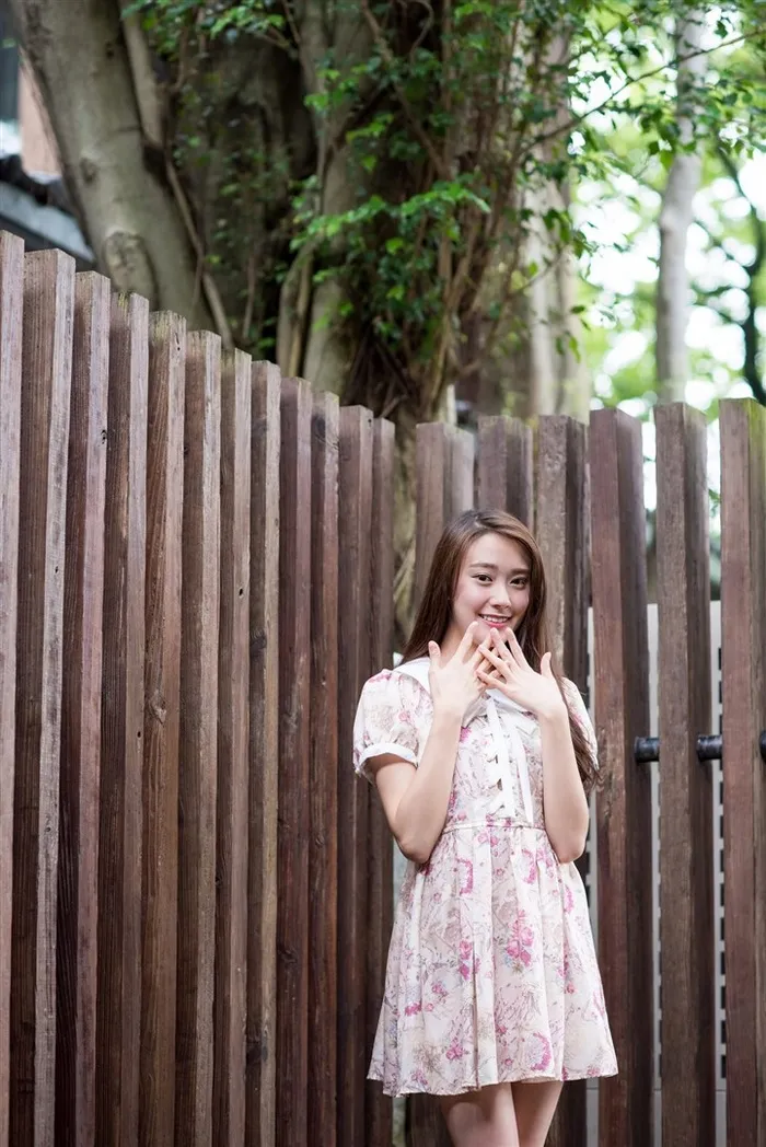 邻家女孩身材修长李妞妞高清美图
