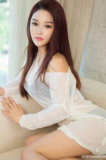 孙菲室内悠闲性感写真图片