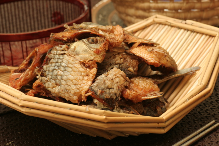醋烹鲫鱼