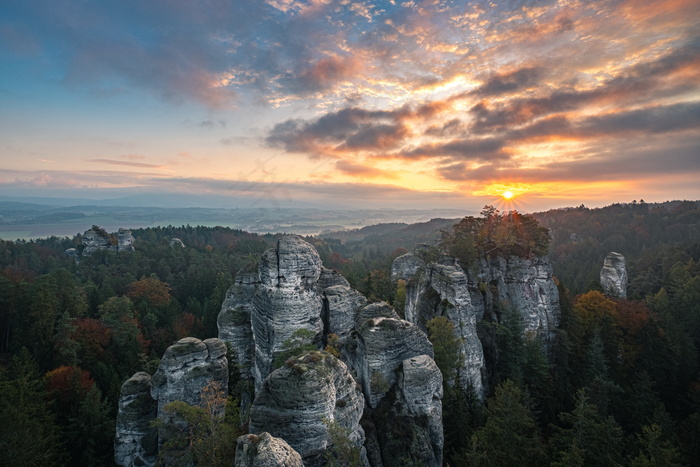山上日出唯美风景图片