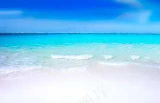 澄澈蓝天碧海图片