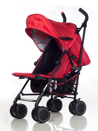 一辆红色婴儿手推车