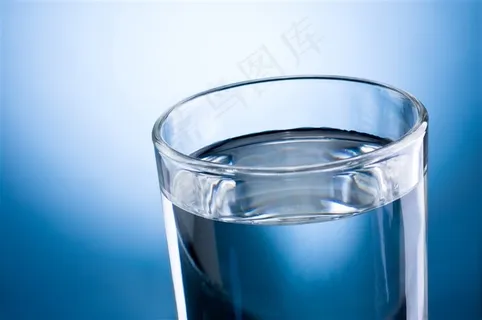 水杯白开水图片 水杯白开水图片