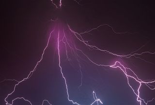 闪电唯美星空背景高清图片