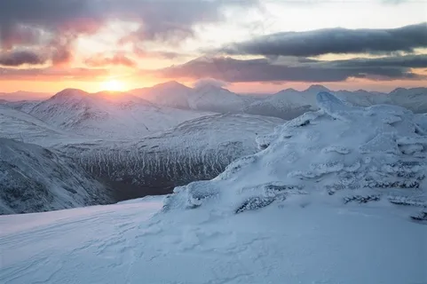 夕阳下的雪山 夕阳下的雪山
