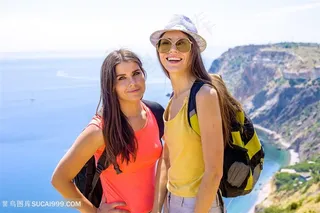 一起去户外旅行的女性高清图片