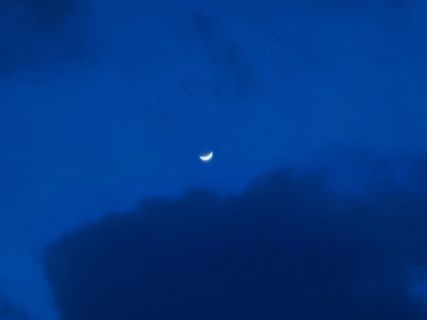 夜晚明月氛围风景摄影图 夜晚明月氛围风景摄影图