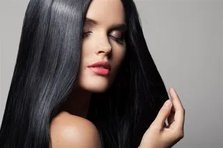 漂亮的黑发美女