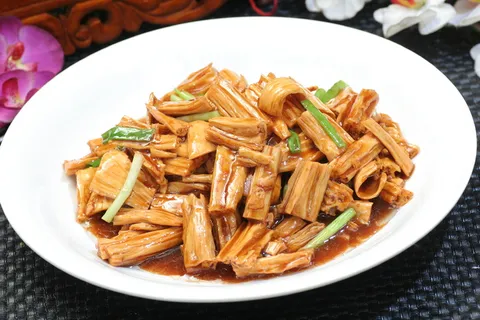 腊八蒜烧腐竹 10元