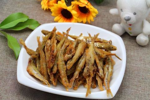 干炸小贡鱼新疆菜实拍高清图 干炸小贡鱼新疆菜实拍高清图