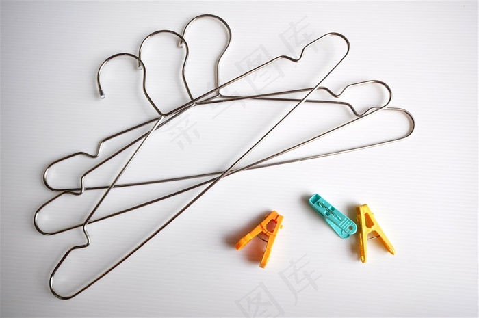 钢丝衣架和夹子