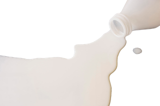 牛奶瓶,一滩牛奶,翻倒,免扣元素,牛奶,乳品,乳制品,白色,牛奶污迹