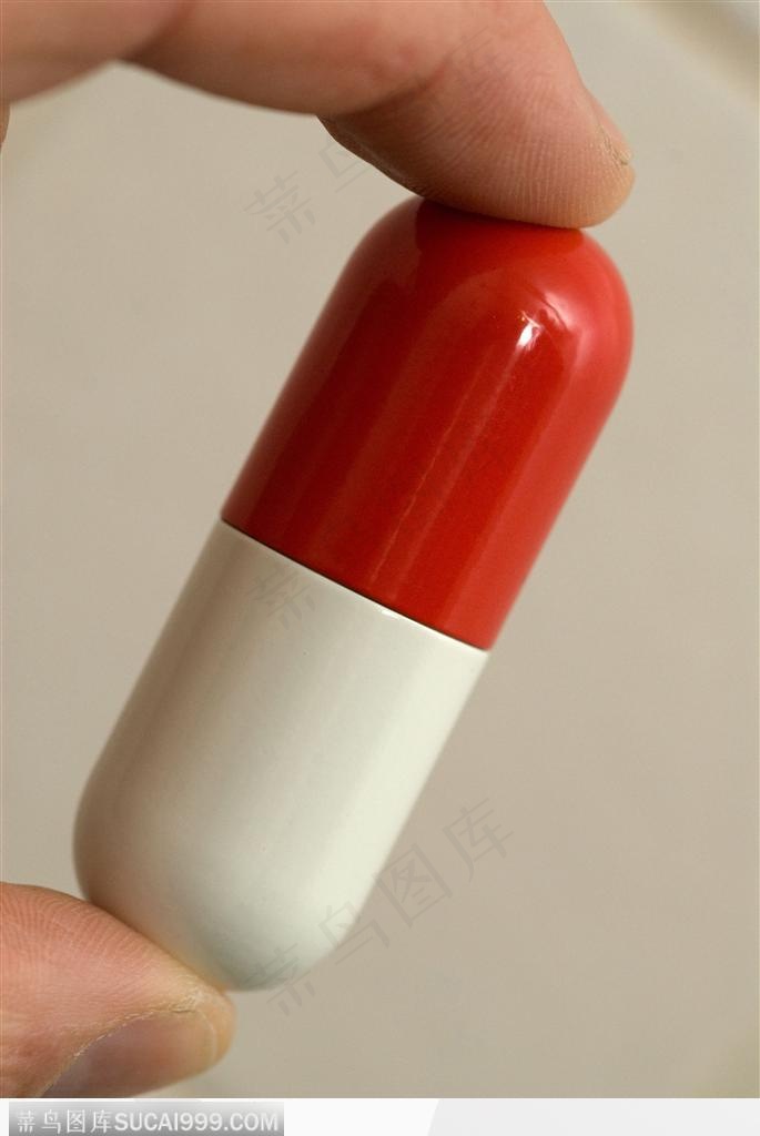 医学药品-手中的大胶囊