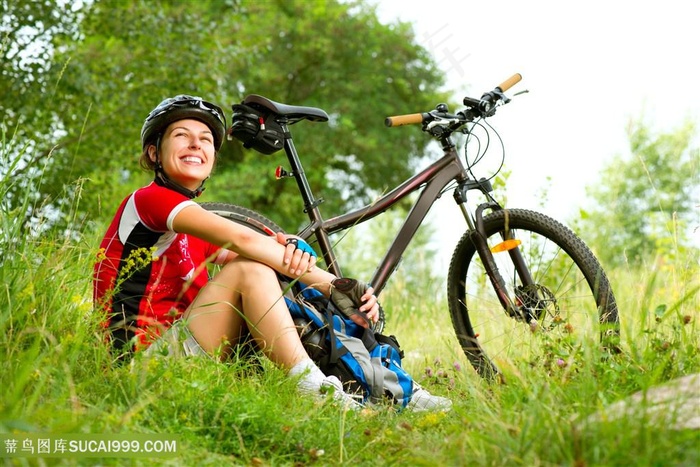 骑着山地车旅行高清