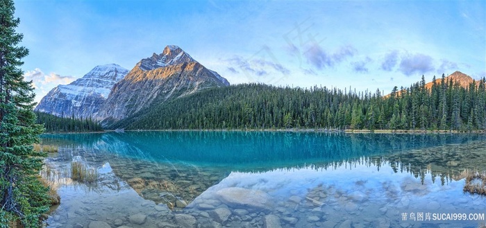 森林湖水高山图片