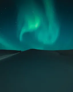 绿色极光壁纸图片