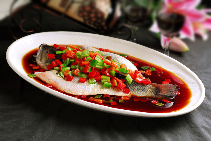 美食清蒸鲈鱼