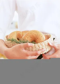 居家生活-篓子中的面包圈