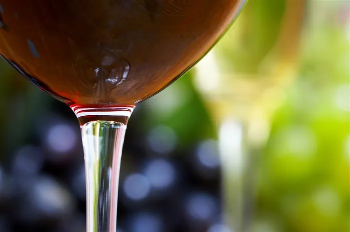 红酒酒杯杯底特写