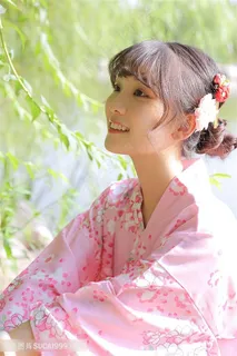 户外高清和服美女图片