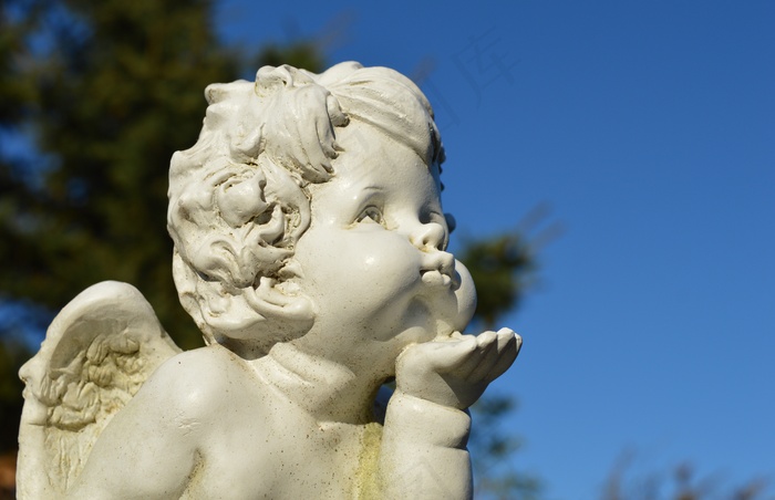 小天使白色雕塑图片
