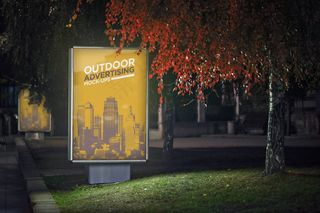 城市户外车站灯箱广告牌PSD分层样机模板