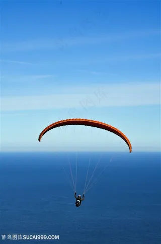 海上极限跳伞运动图片