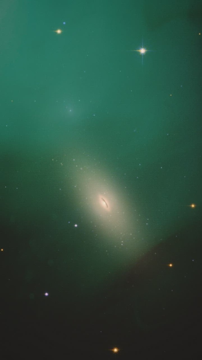 带有星星和星系的绿色抽象空间