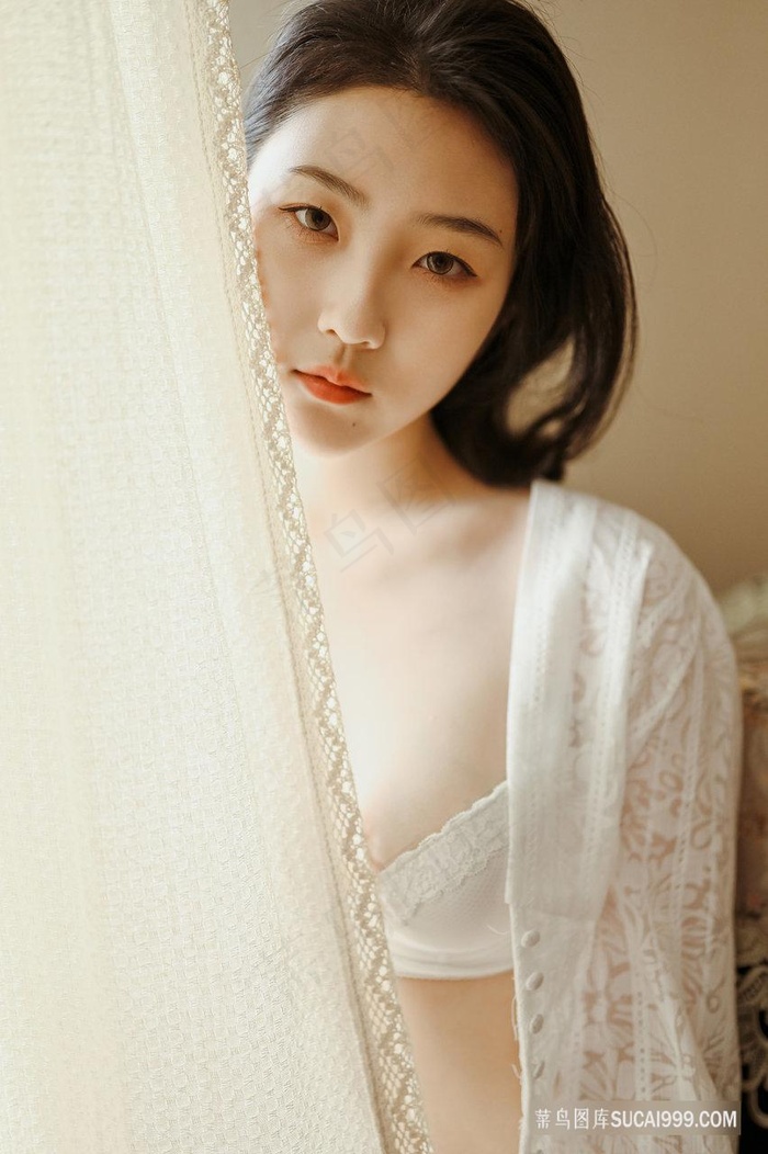 窗帘边的清纯美女沈伊白嫩肌肤吹弹可破写真图片