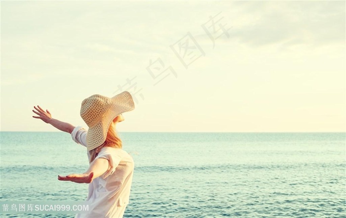 拥抱大海的美女图片