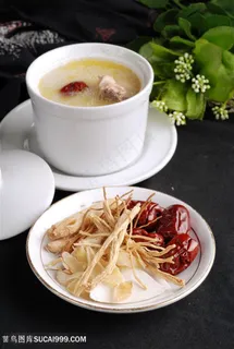 滋补乳鸽盅的美食图片 滋补乳鸽盅的美食图片