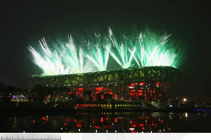 奥运开幕式-鸟巢上空绿色的烟花