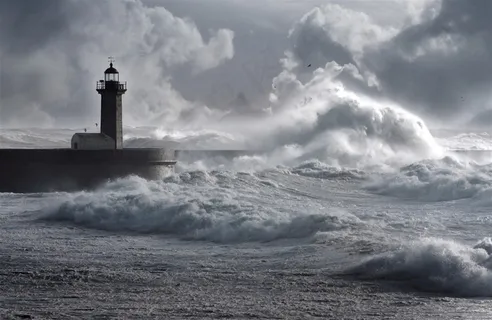 波涛汹涌的大海景色高清大图