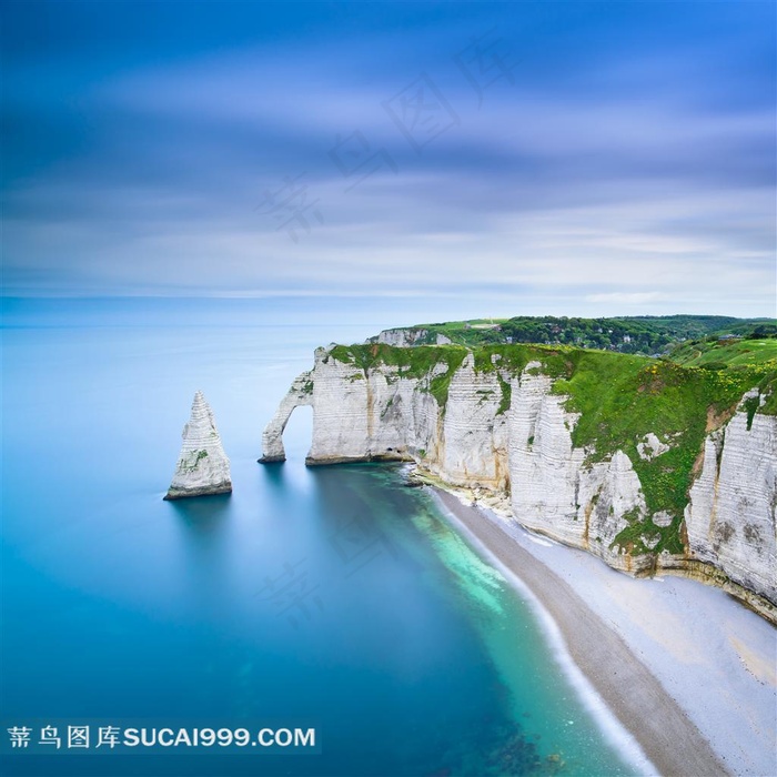 蓝色海洋海边山脉自然风景图片