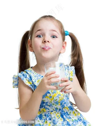 可爱女孩与牛奶饮料高清图片