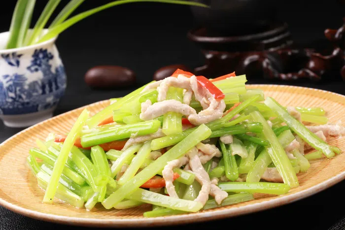 西芹炒肉丝