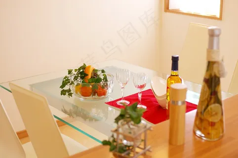 玻璃餐桌图片 玻璃餐桌图片