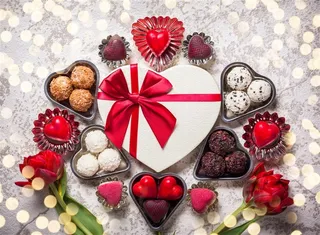 浪漫心型和鲜花