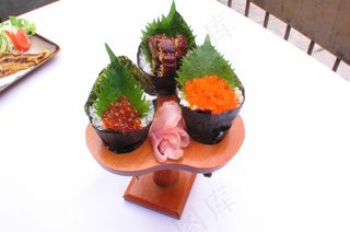  手卷 鳗鱼、蟹籽、红鱼籽 