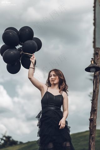 黑色婚纱裙写真图片