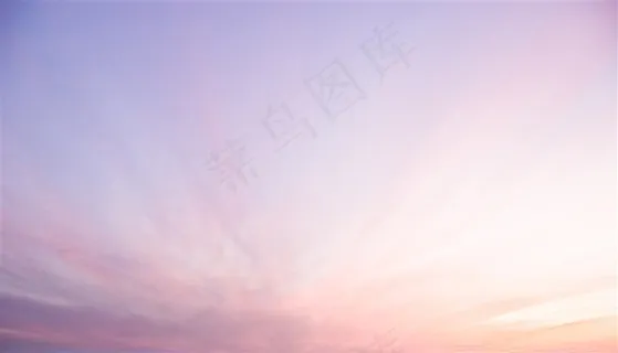 淡色的蓝天白云